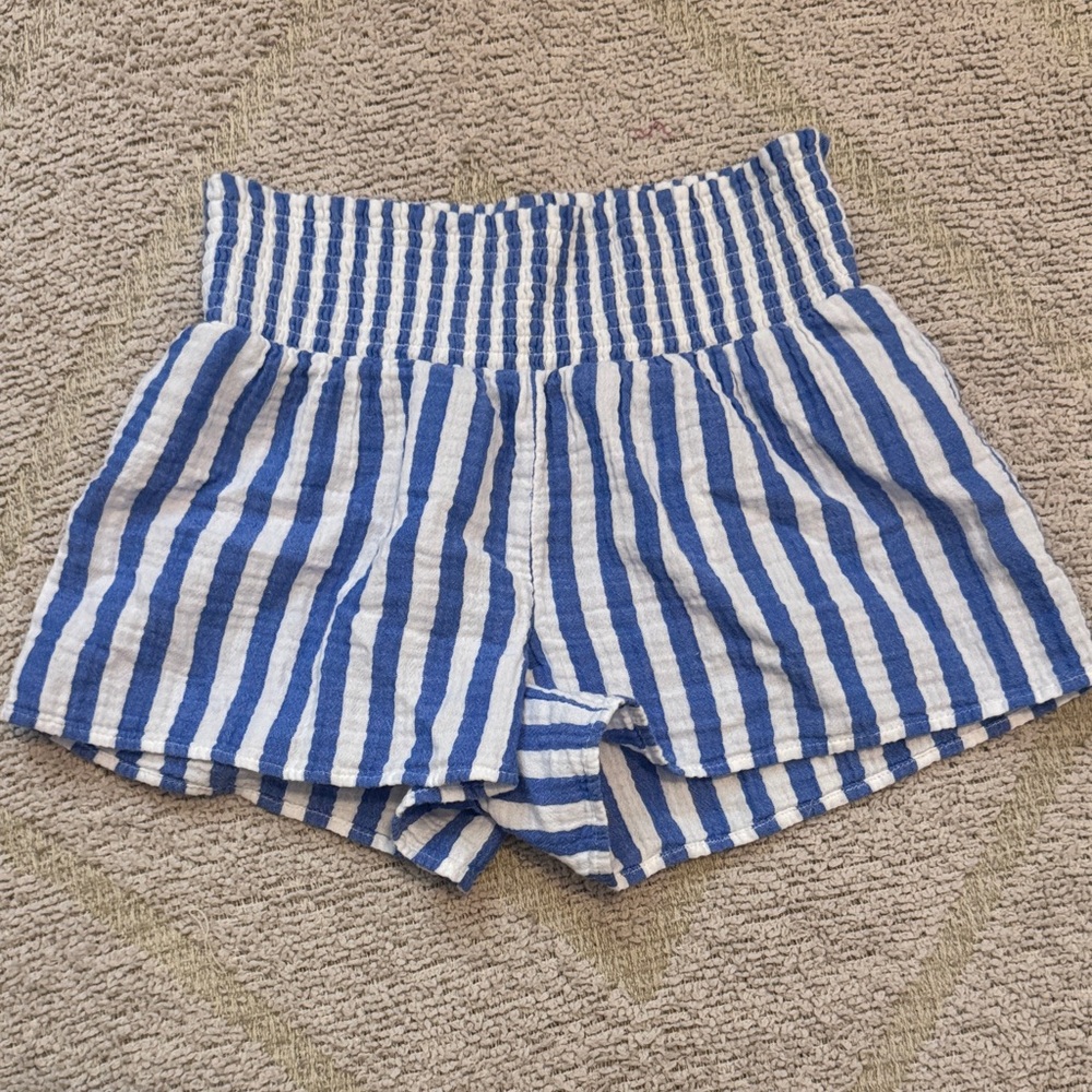 Vineyard Vines Blue & White Seersucker Smocked Shorts – XS